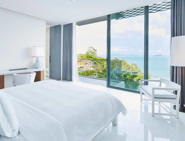 King bed with Egyptian cotton linen