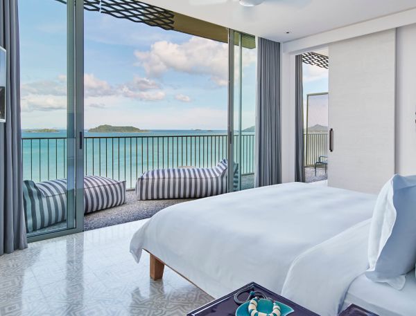 King bed with Egyptian cotton linen