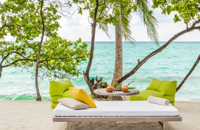 Family castaway picnic